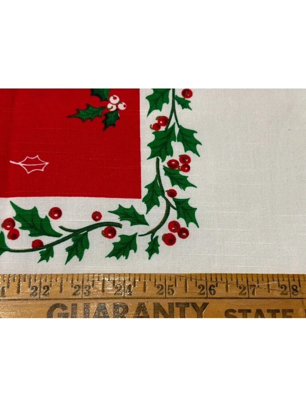 Christmas Holly Poinsettia Tablecloth White Red Rectangle Scalloped Edge 48.5x67